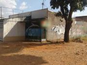 Imóvel com 3 Casas, 2 Lojas e 1 Vaga de Garagem à Venda...