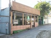 Imóvel com potencial em ponto estratégico no bairro...