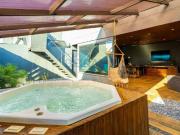 Imóvel Duplo Com 6 Quartos e 6 Vagas de Garagem...