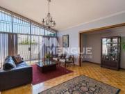 Imóvel espaçoso à venda com 3 quartos, sendo 1 suíte, e...