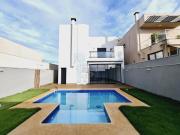Imóvel esta alugado Casa térrea de 232m² com 04 suítes à...
