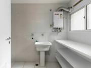 Imóvel para aluguel possui 180 metros quadrados com 3...