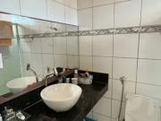 Imóvel para aluguel possui 450 metros quadrados com 6...