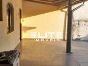 Imóvem com duas moradias, quintal gramado com espaço...