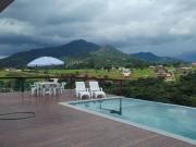 Impecável casa em condomínio na com acesso a Represa com...