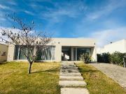 Impecable Casa 4 Ambientes con Piscina en 1 Planta...