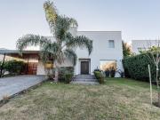 Impecable Casa 6 Ambientes con Piscina Barrio Santa...