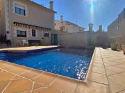 Impecable Casa Con Piscina En El Centro Urbano 180m²...