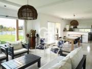 Impecable Casa de 5 Ambientes al lago. Piscina....