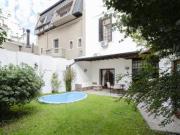 Impecable casa en venta con cochera parrilla jardin y...