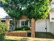 Impecable casa una planta s/400 metros de lote, piscina