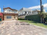 Imperdível casa em condomínio à venda em Porto Alegre...