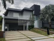 Imperdível casa em condomínio de alto padrão no Centro...