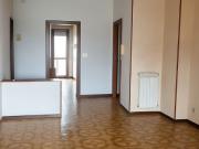 Imperia On. grande appartamento con garage € 240.000