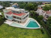 Imponente Casa al Río Arquitectura Andrés Remy Santa...