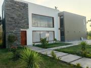 Imponente Casa De Campo De 2 Pisos En Condominio Privado...