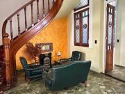 Imponente casa de estilo 6 amb c/ jardin y cochera