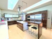 IMPONENTE CASA EN RESIDENCIAL SUMIYA