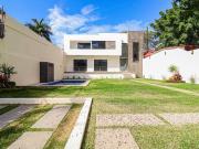 IMPONENTE CASA MODERNA EN EXCLUSIVO FRACCIONAMIENTO. BURGOS