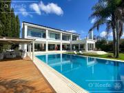 Imponente Casa sobre lote al golf en Abril Club de Campo...