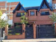 IMPONENTE CHALET BARRIO NAON MATADEROS VENTA