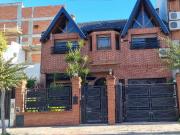 IMPONENTE CHALET BARRIO NAON MATADEROS VENTA