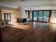 Imponente Chalet Clásico con Jardín y Cochera – Barrio... Imponente Chalet Clásico con Jardín y Cochera – Barrio...