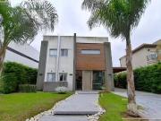 Imponente propiedad con Piscina en Venta en Altos Dos