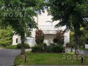 Imponente propiedad en Barrio Privado Solar Del Bosque,...