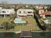 Importante Casa a la Laguna Barrio Privado Santa Barbara