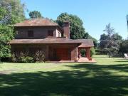 Importante casa con Jardín y Pileta