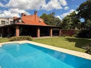 Importante casa de 4 dormitorios en Av. Belgrano al...