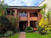 Importante casa de 5 dormitorios en VENTA en lote de 832...