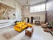 Importante casa de 5 dormitorios sobre Av. Mate de Luna...