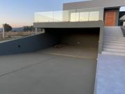 IMPORTANTE CASA EN CARLOS PAZ GOLF