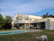 Importante casa en venta City Bell 2300m2 de terreno...