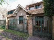 IMPORTANTE casa en VENTA de 4 dormitorios con pileta....