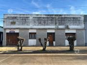 Importante casa en venta ubicada en el centro de Gral....