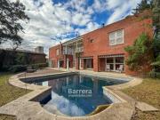 Importante Chalet Sobre Esquina, 920m2 Los Troncos