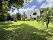 Importante Residencia en el corazón de Olivos Golf