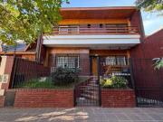 Excepcional residencia en venta tres plantas en Villa...