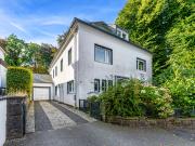 Imposantes Einfamilienhaus mit schönem Garten nahe City
