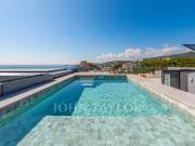 Impresionante ático con vistas panorámicas al mar
