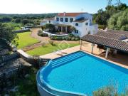 Impresionante casa de campo de 1.200 m² construidos...