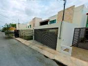 Impresionante Casa EN VENTA, De Dos Pisos En Mérida