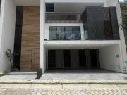 IMPRESIONANTE CASA EN VENTA EN LOMAS DE ANGELÓPOLIS