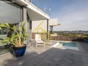 impresionante chalet modernista con piscina y vistas... impresionante chalet modernista con piscina y vistas...