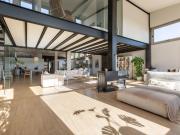 Impresionante Loft de Diseño de Dos Dormitorios con Luz...