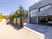 Impresionante unifamiliar con piscina y jardín único en...
