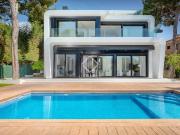 Impresionante villa contemporánea ubicada en una de las...